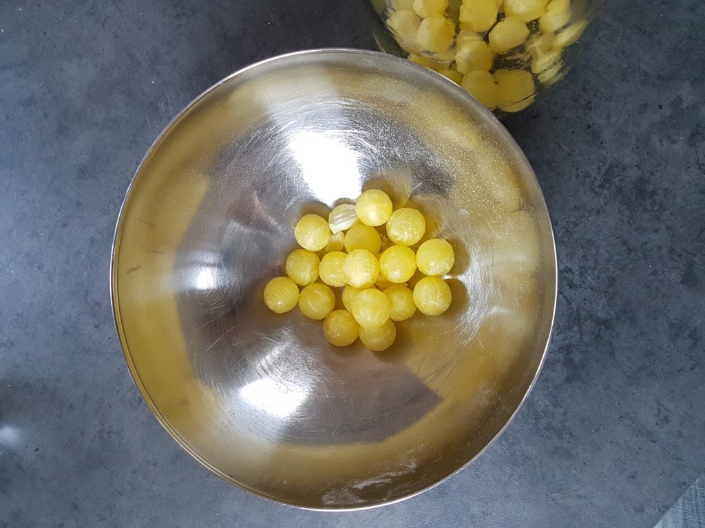 Zitronenlikör selber machen mit Bonbons